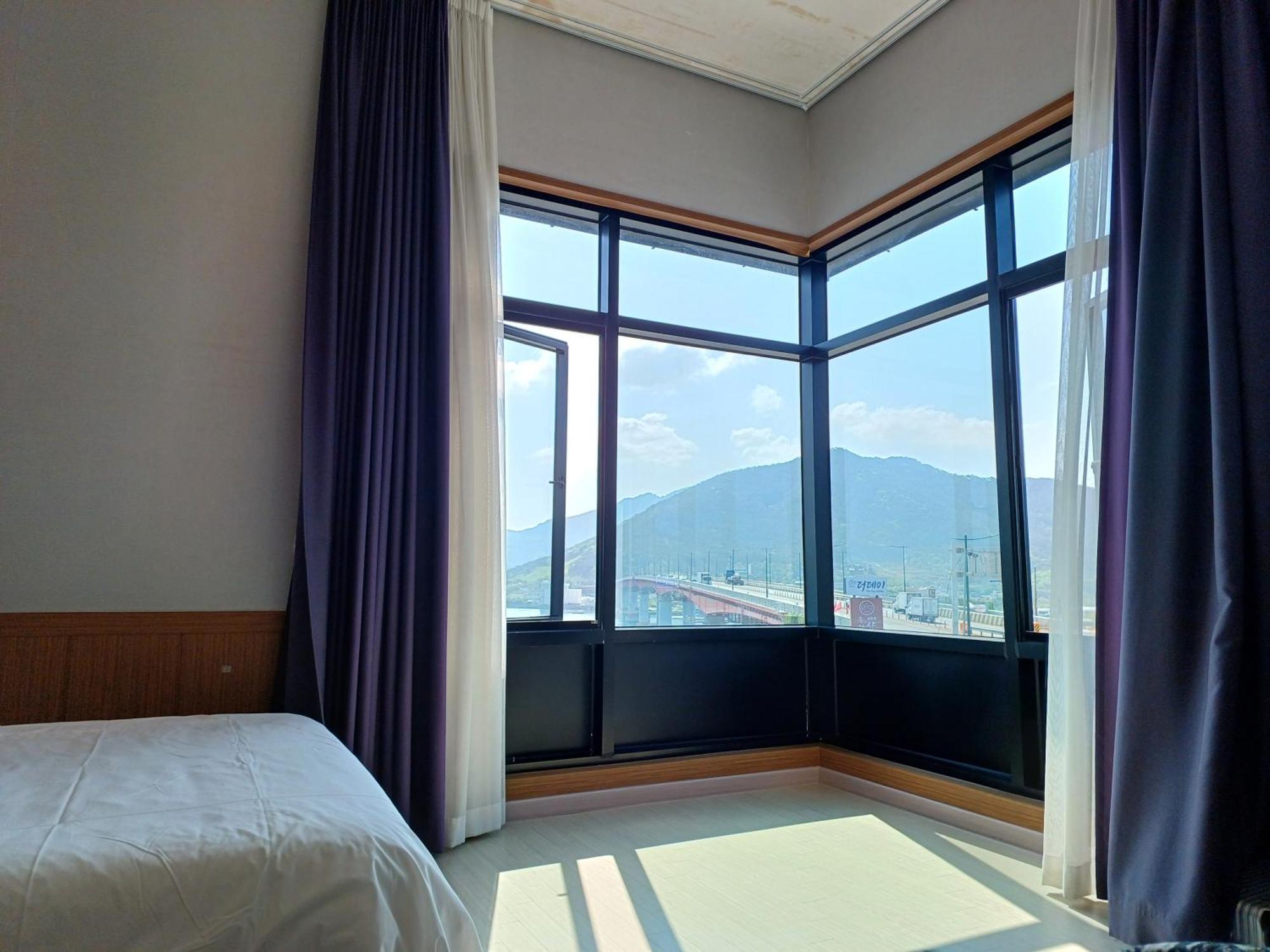 Tongyeong Bridge Hotel Exterior foto
