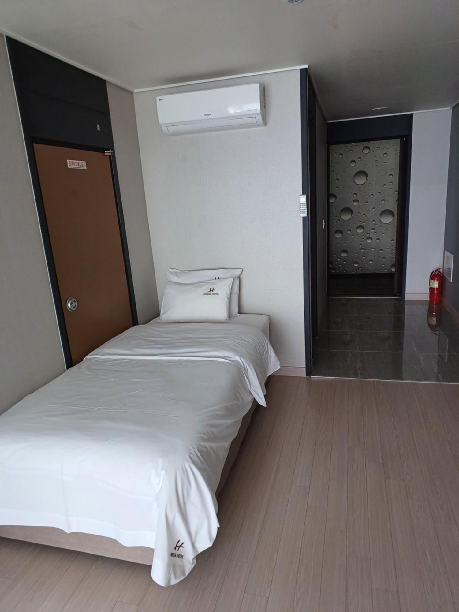 Tongyeong Bridge Hotel Exterior foto